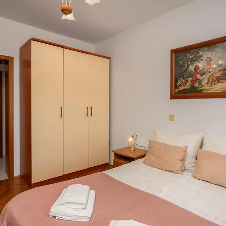 2 Bedroom Cozy In Lejlighed Vantacici