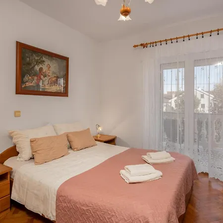 Lejlighed 2 Bedroom Cozy In Vantacici