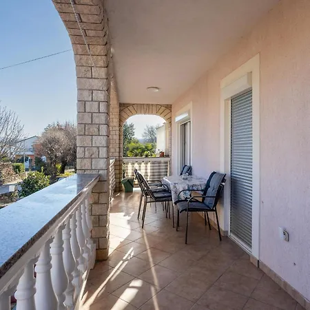 2 Bedroom Cozy In Vantacici